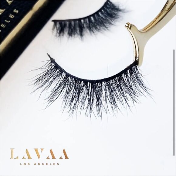 Lavaa Beauty Other - Lavaa Beauty Lash Kit